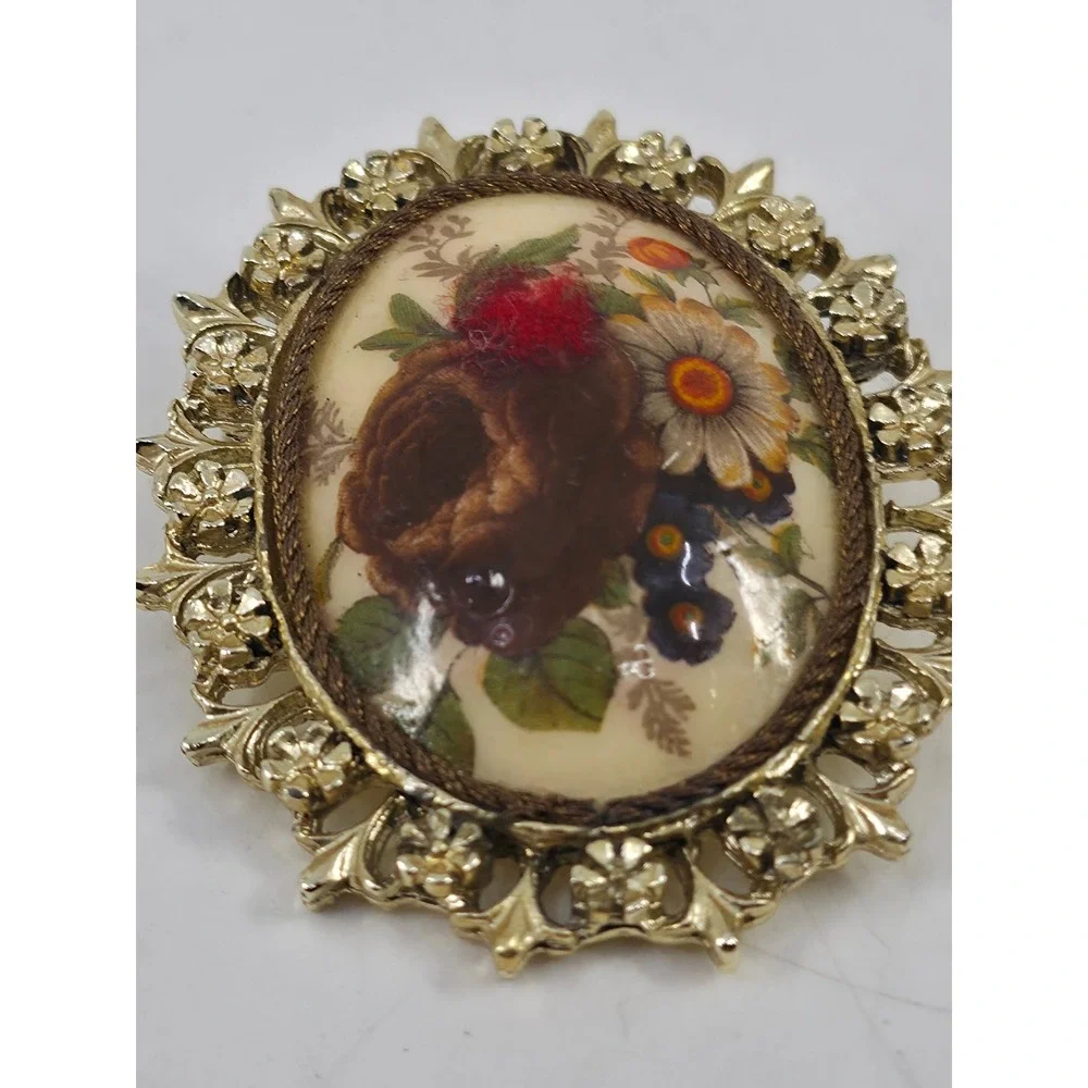 Vintage 1975 Sandra Camarota Hand Painted Eggshell Floral Brooch Pendant Set 2pc